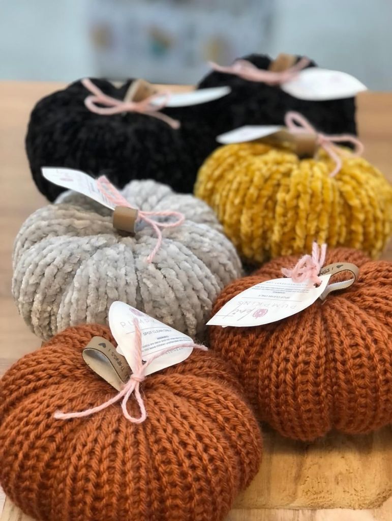 fall decor idea: knit pumpkin